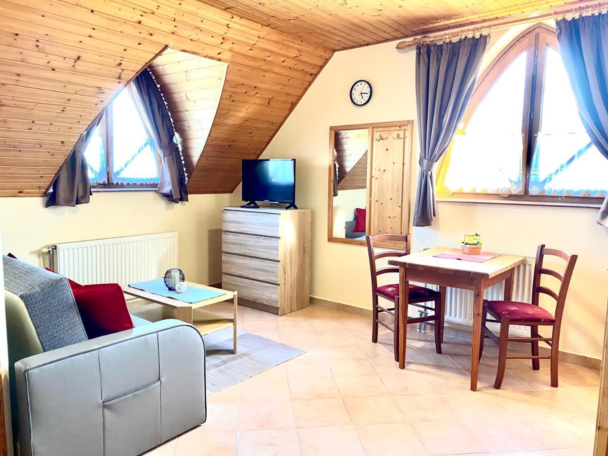 Katalin App. Zalagyoengye Apartment ซาลาคาโรส ภายนอก รูปภาพ