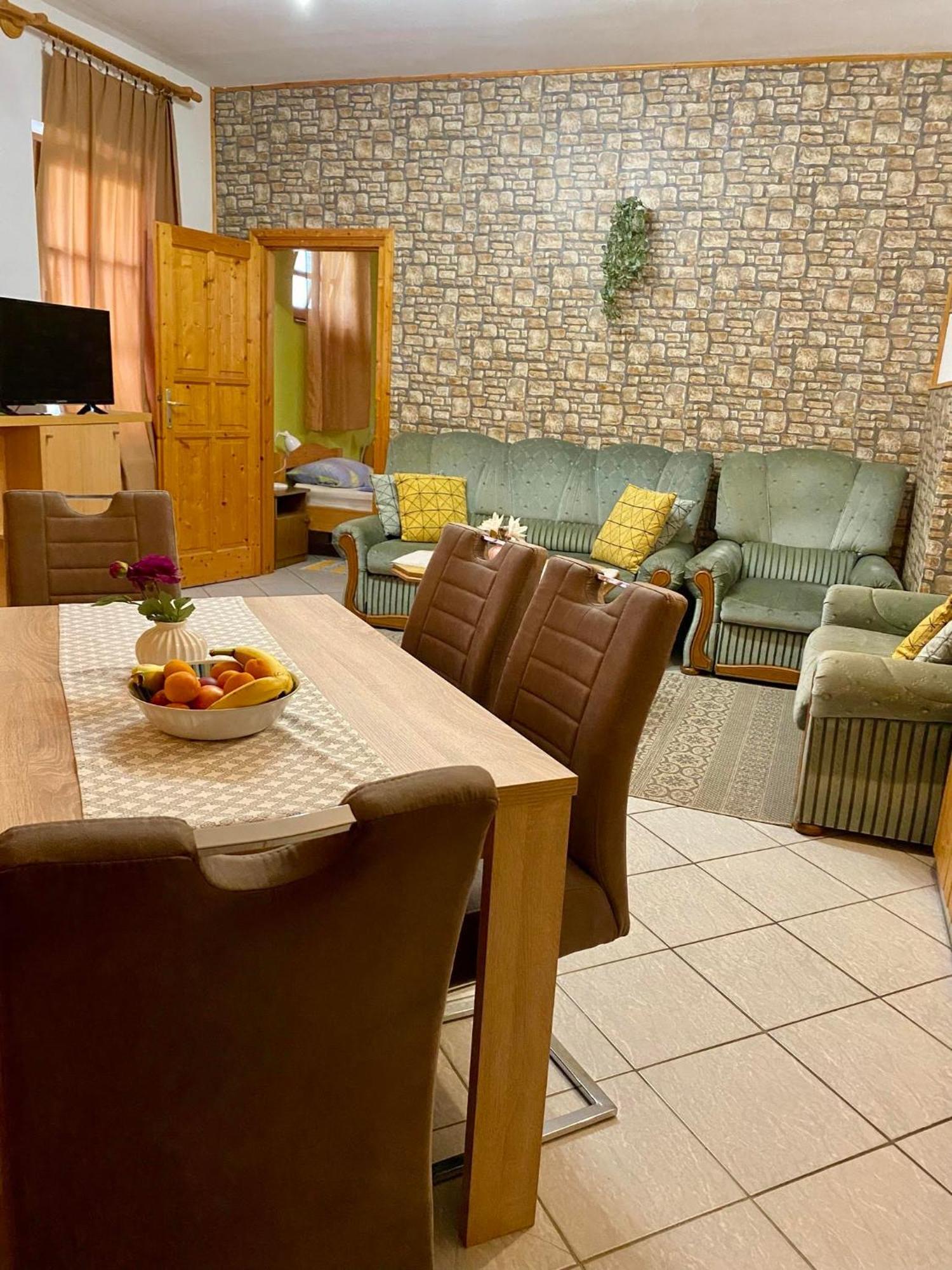 Katalin App. Zalagyoengye Apartment ซาลาคาโรส ภายนอก รูปภาพ
