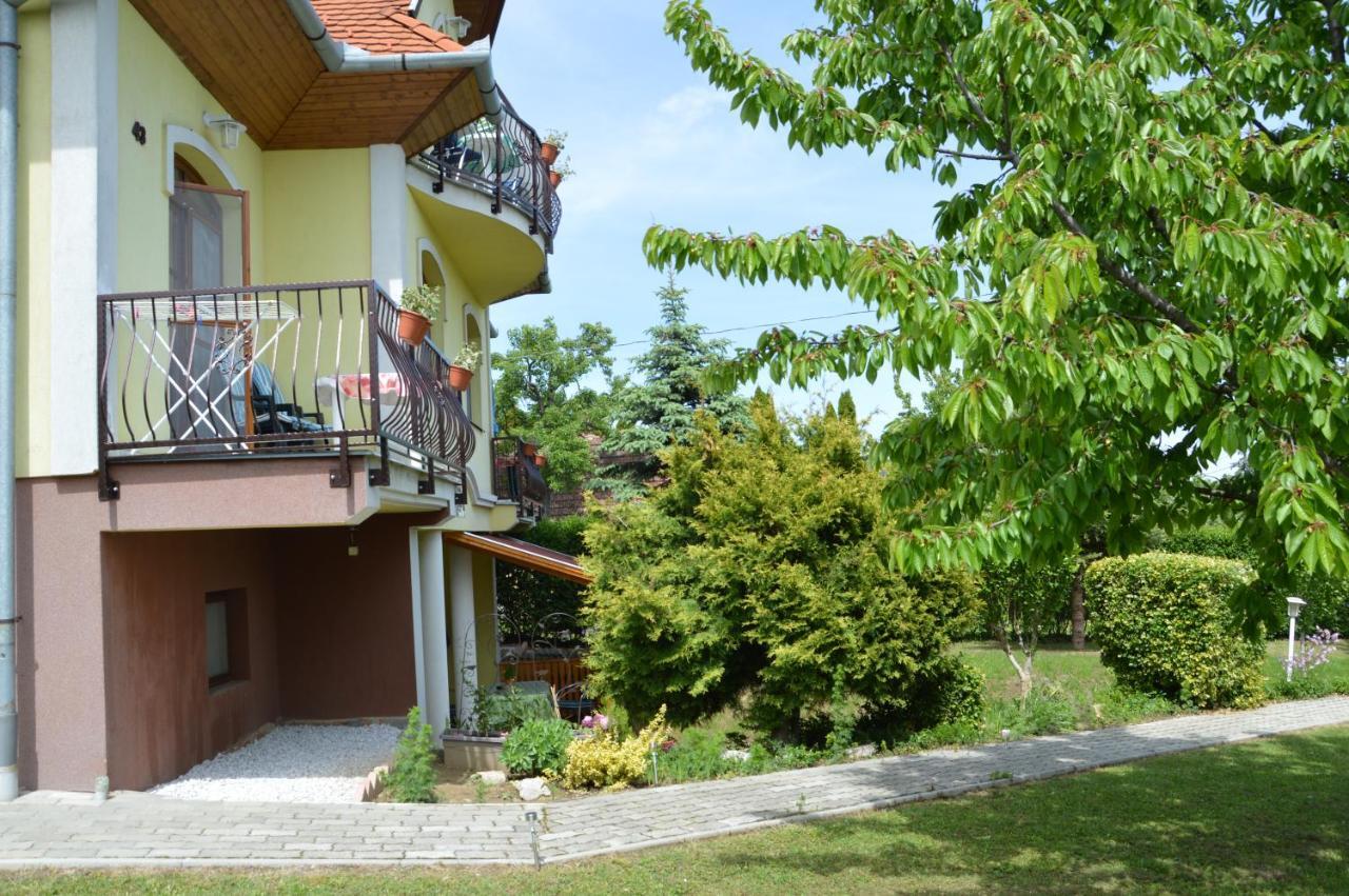 Katalin App. Zalagyoengye Apartment ซาลาคาโรส ภายนอก รูปภาพ